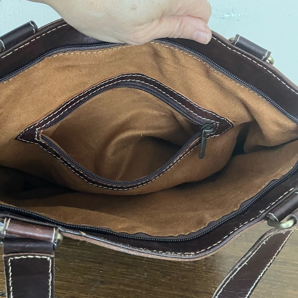 Elegant Brown Leather Tote Bag - Picture 3 of 11